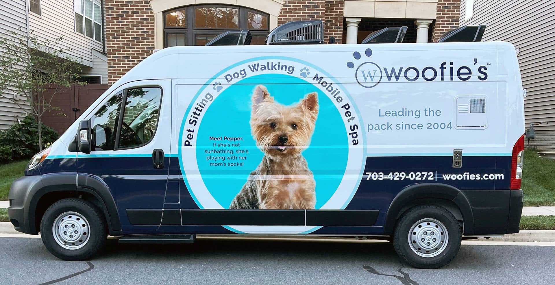 Woofie&#039;s mobile pet grooming van